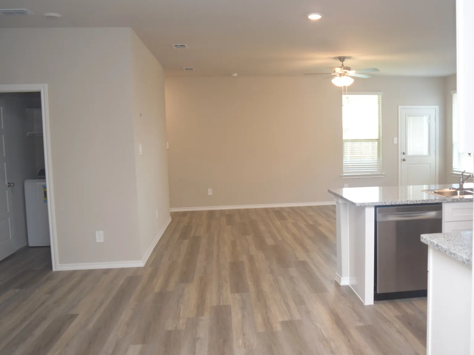 5 bed, 2095 sqft, $2,795 — Photo 3