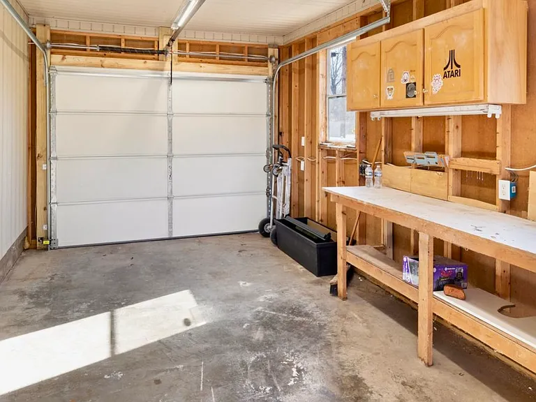 1033 N Pine St — Photo 29