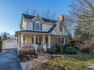 516 Fairway Rd, Ridgewood, NJ 07450