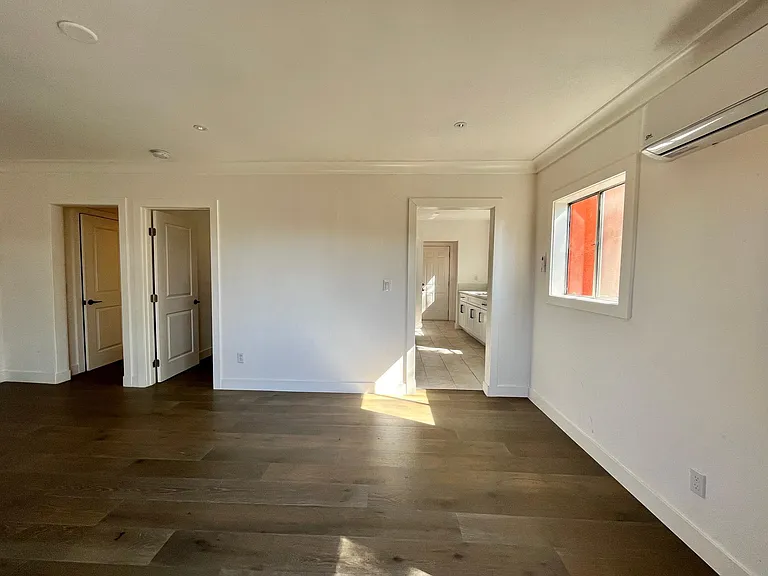 830 Laguna Ave — Photo 22