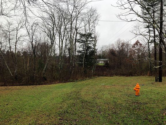 5th image of 120 Carol Dr
