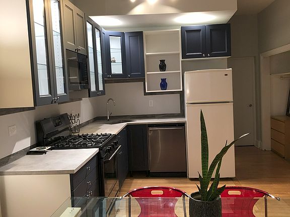 3rd image of 320 E 77th St #2