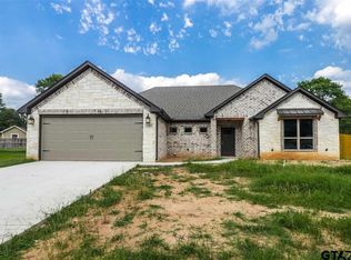 2203 Royal Dr, Chandler, TX 75758