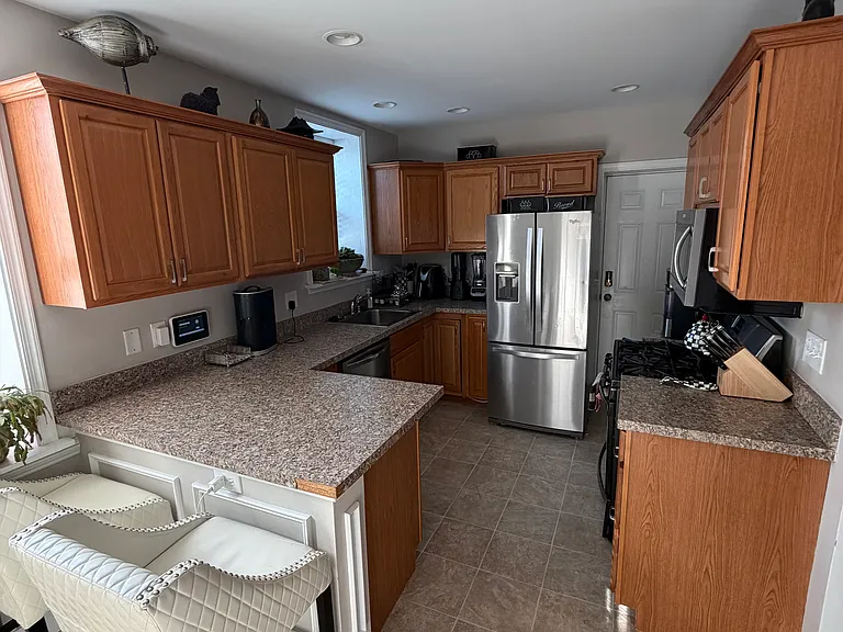 214 W 39th St — Photo 12
