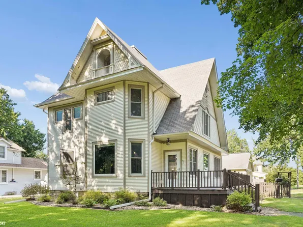 502 N 2nd St, Wapello, IA 52653