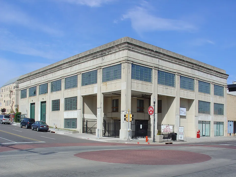 601 N Broadway Ave #102