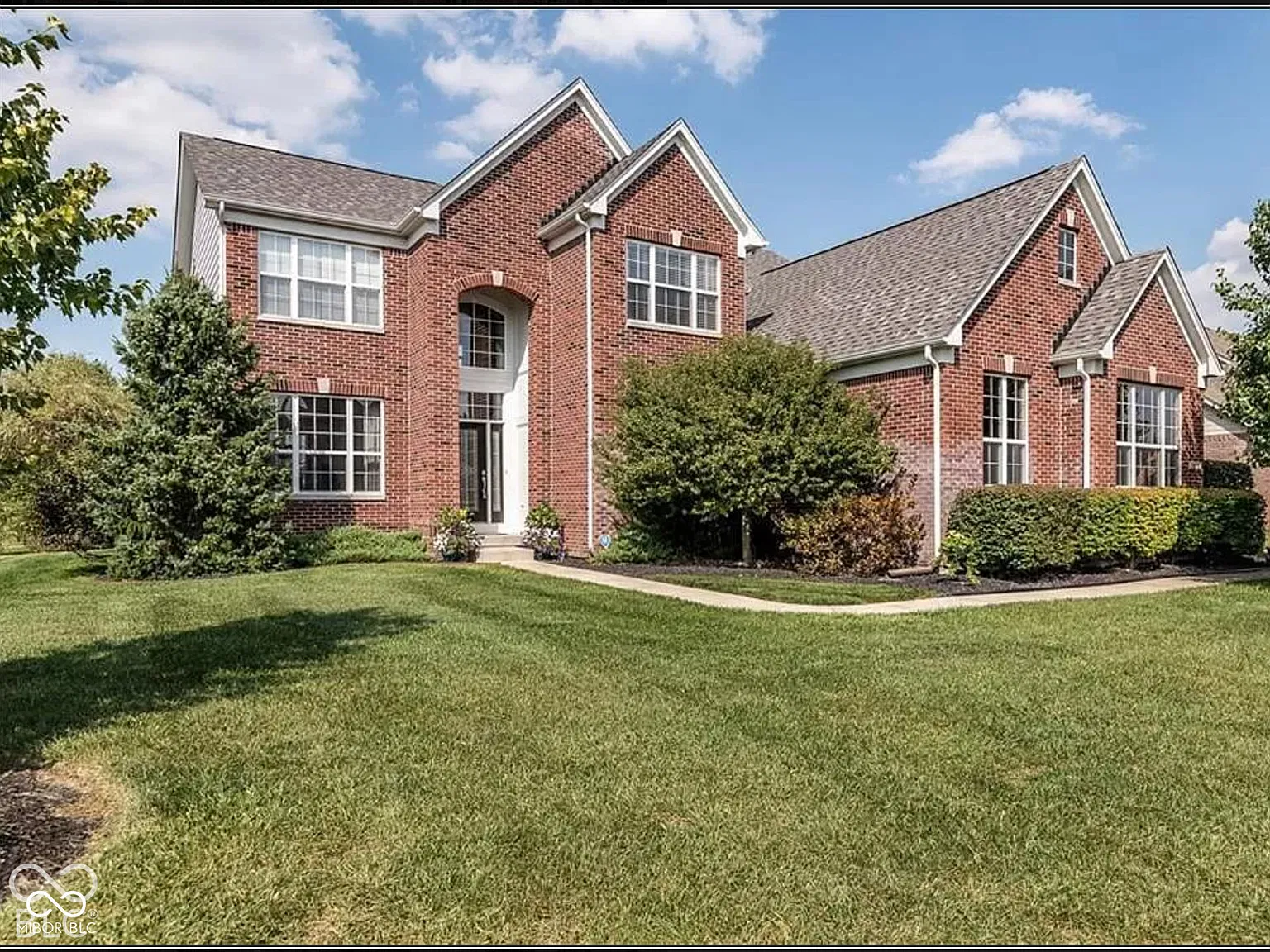 4 bed, 2.5 bath, 4500 sqft, $3,800 — Photo 1