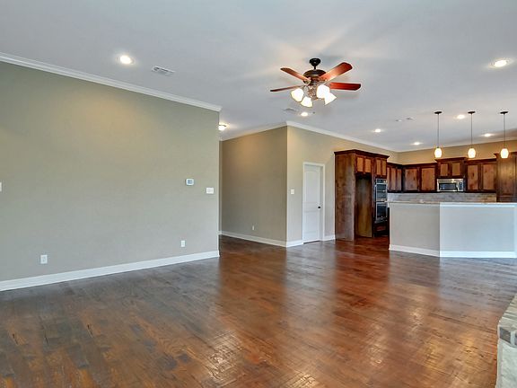 3rd image of 4090 Hackberry Cir