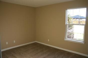 4th image of 611 Bordeaux Way