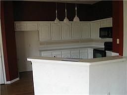 2nd image of 1016 Stanford Ln
