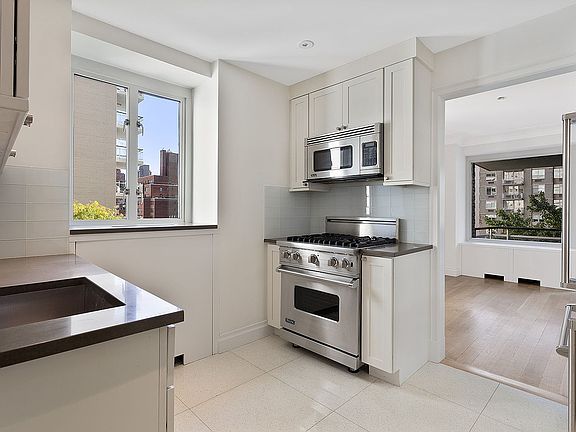 5th image of 200 E 66th St APT D702