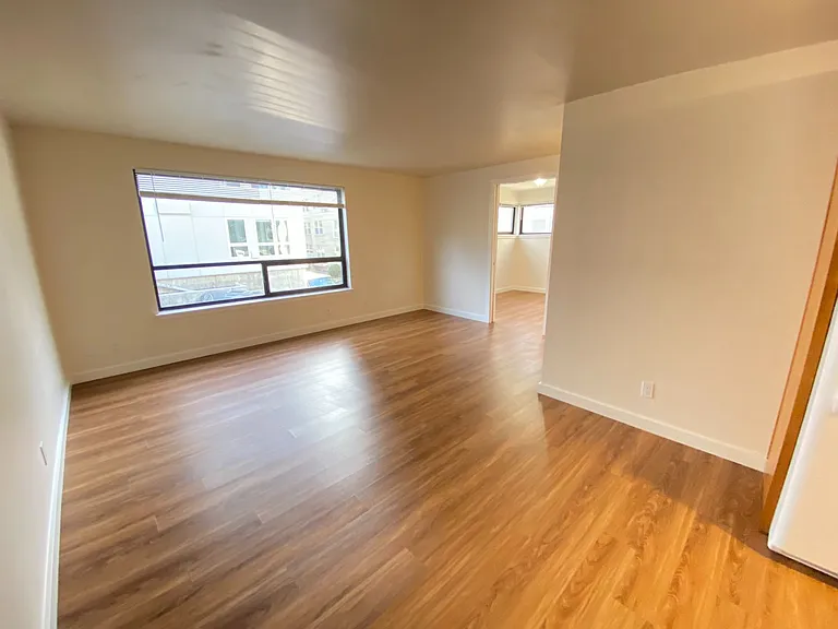 515 East Denny Apartments — Photo 27