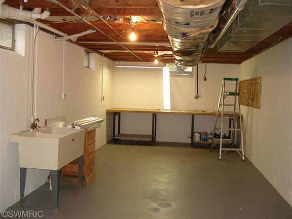 4th image of 241 Kublick Dr