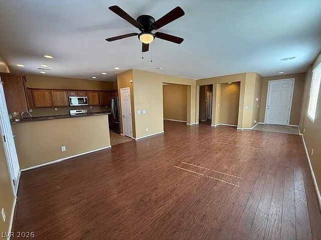 4 bed, 3.5 bath, 2268 sqft, $2,300 — Photo 3