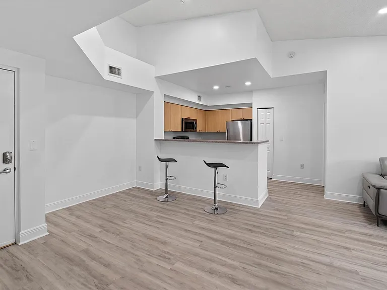 8020 Nob Hill Rd #305 — Photo 9