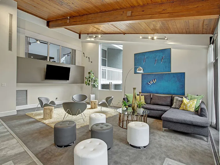 Lacota Apartments — Photo 29