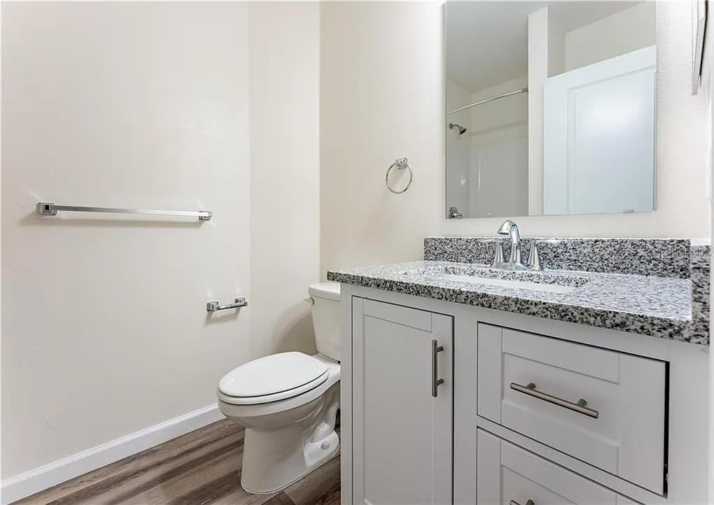 3 bed, 1073 sqft, $1,900 — Photo 3