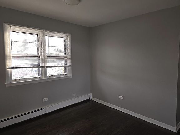 5th image of 8700 S Paxton Ave #D3
