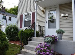 37 Hilltop Rd, New Haven, CT 06515