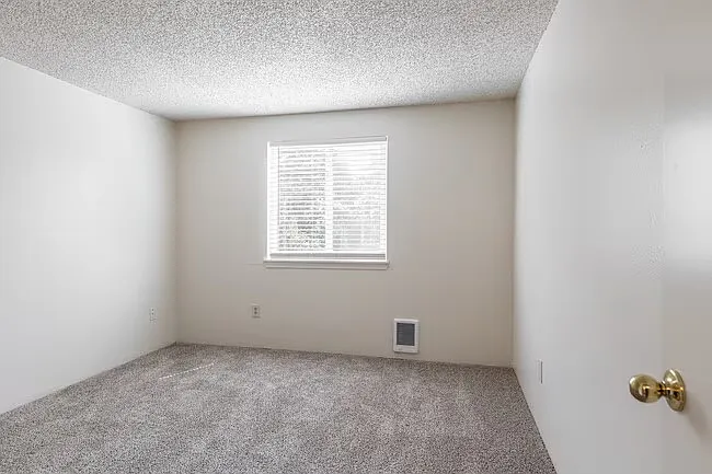 Charbern Apartments — Photo 46
