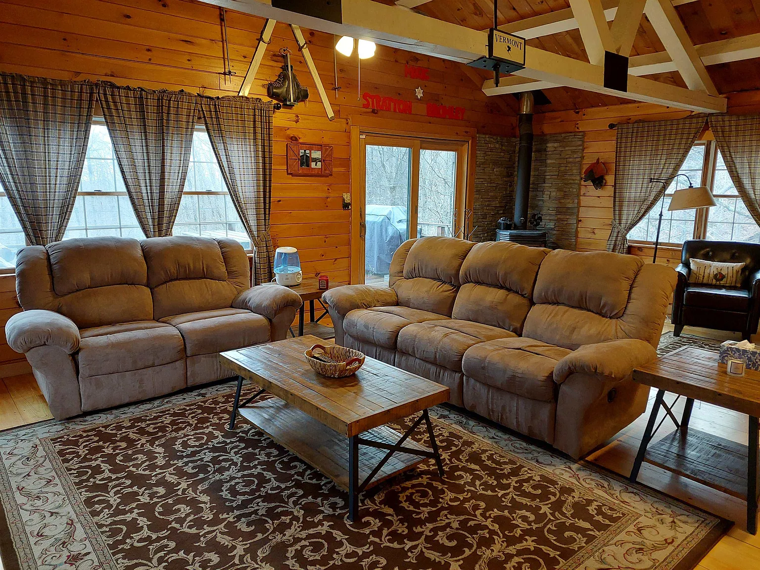 3 bed, 2100 sqft, $2,700 — Photo 3