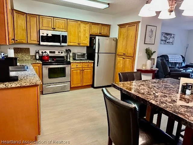 111 E Villaway Rd — Photo 17