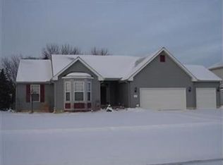 214 Rivers Edge Dr, Amherst, OH 44001