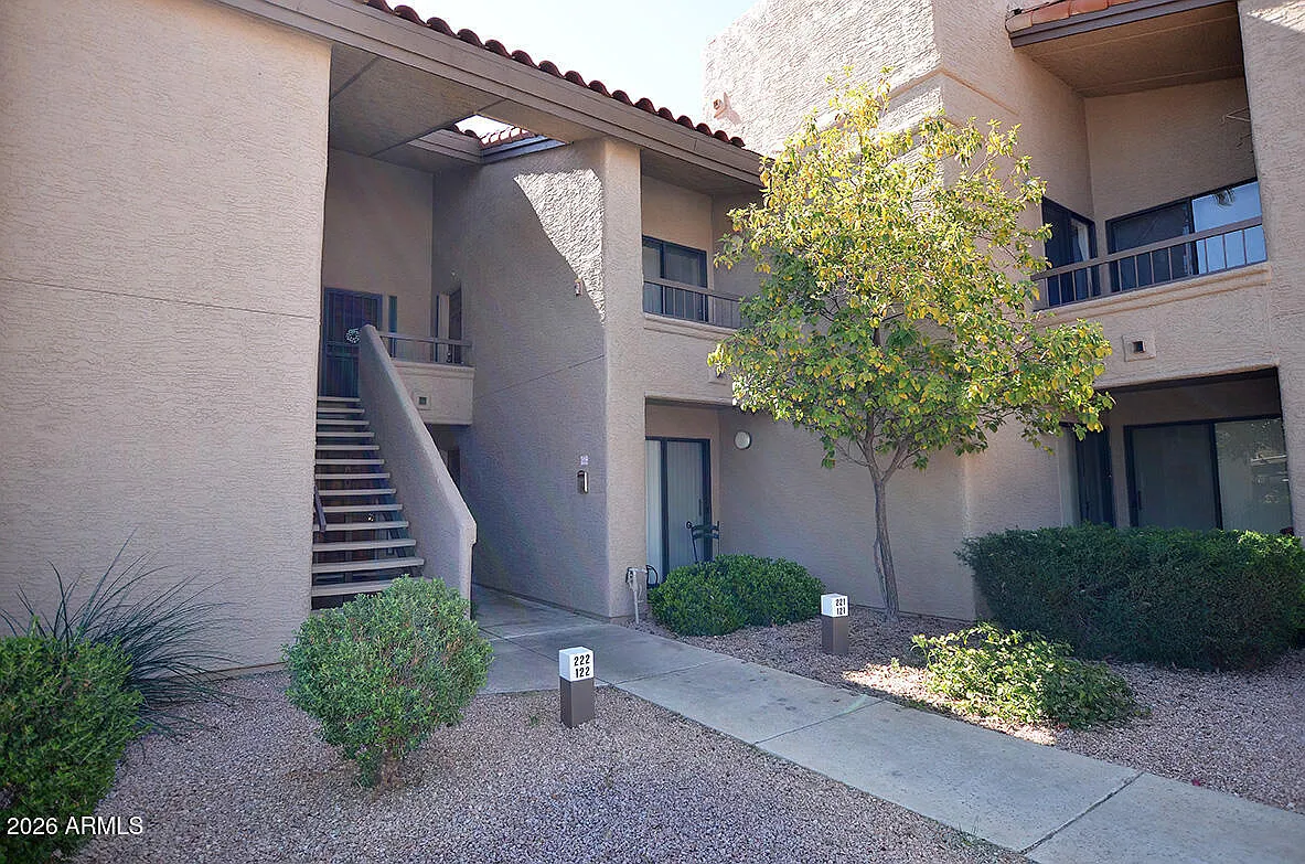1 bed, 1.0 bath, 802 sqft, $1,650 — Photo 2