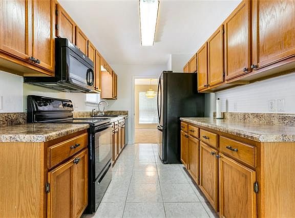 4th image of 222 Madewood Dr