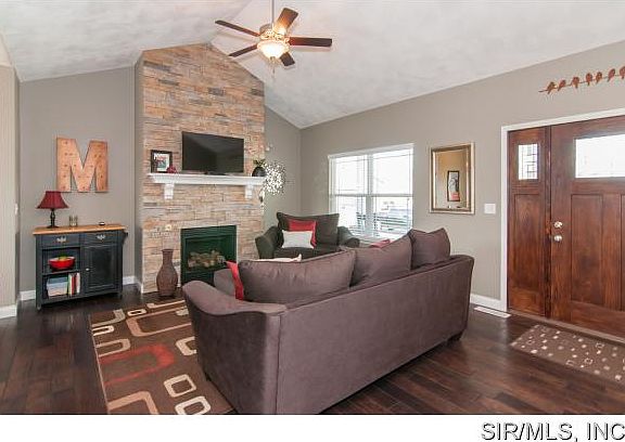2nd image of 1868 Crimson Oak Dr