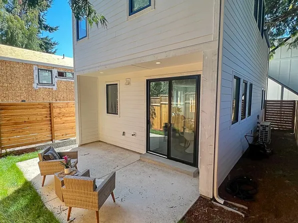 7350 21st Avenue NW, Seattle, WA 98117