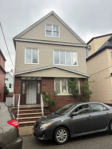 158 W 33rd St #1 Photo 1