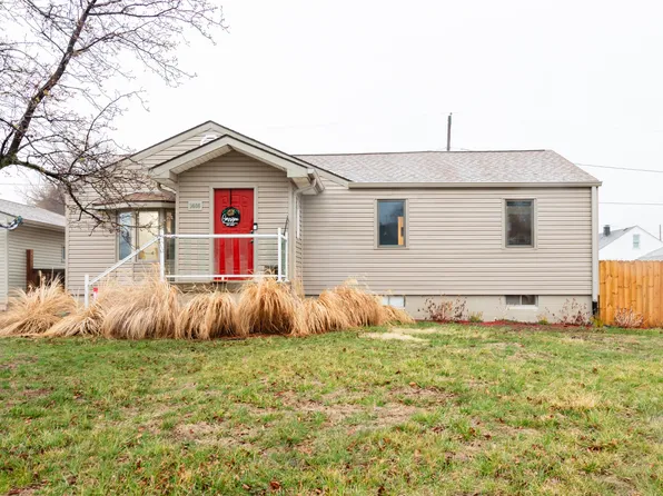 1406 Redick Blvd, Carter Lake, IA 51510