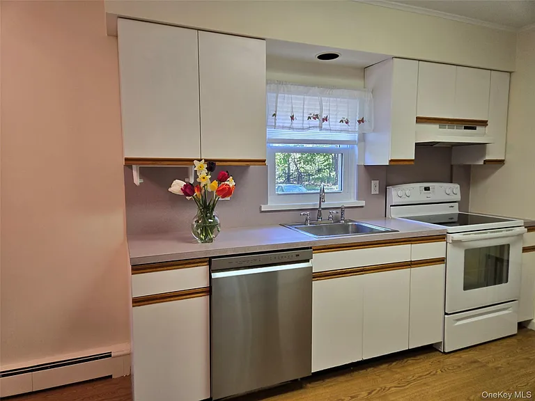 2758 N Cedar Ave — Photo 8