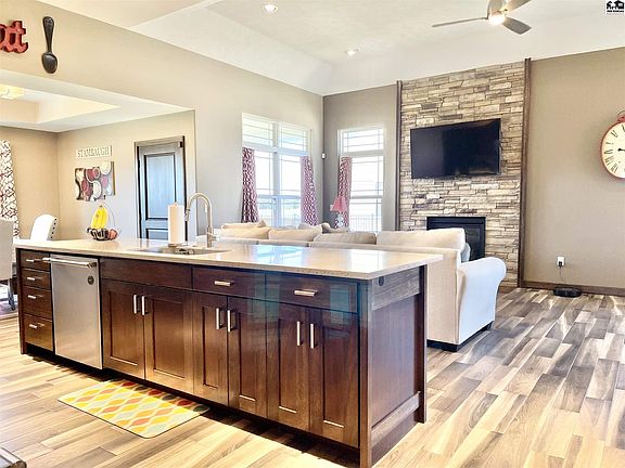5th image of 5 Monarch Ln