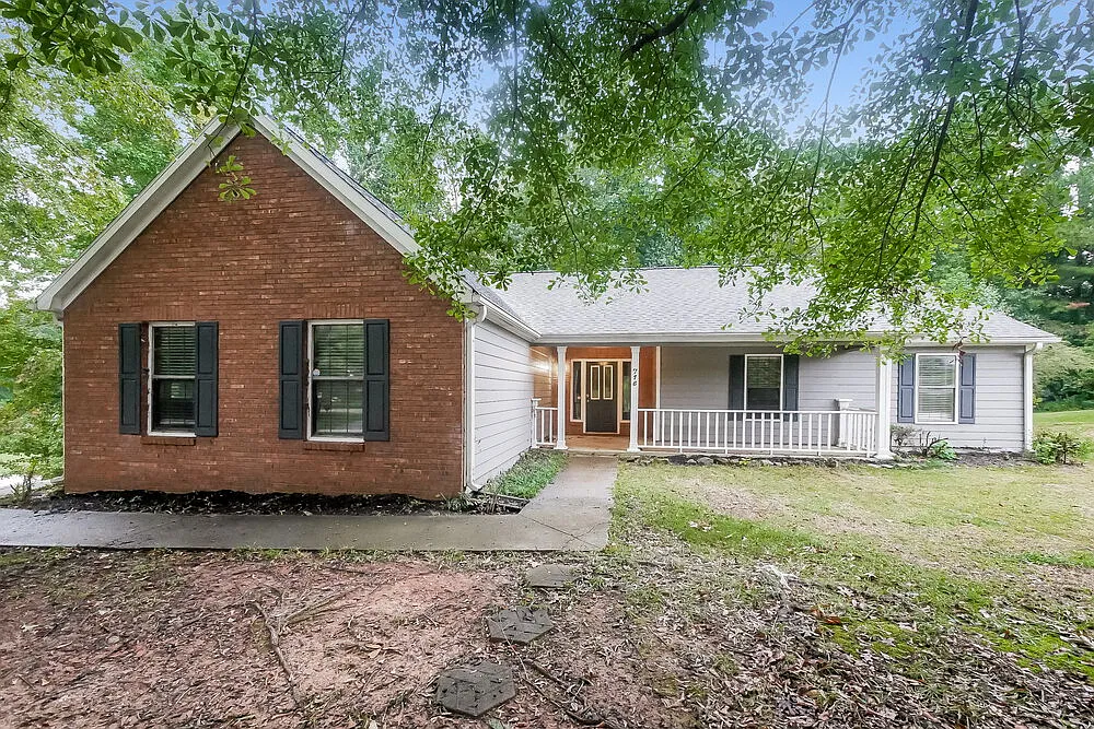 3 bed, 2.0 bath, 1588 sqft, $1,805 — Photo 1