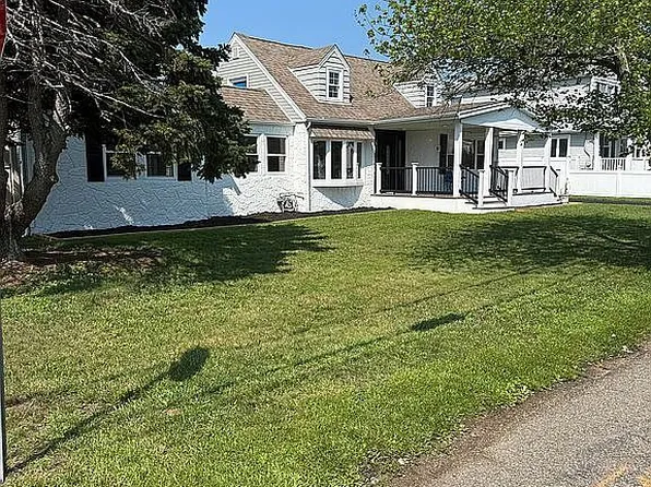 51 Tameling Ave, Babylon, NY 11702