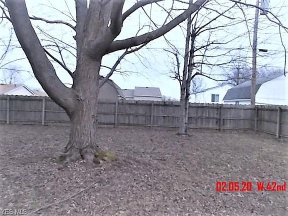4th image of 2108 W 42nd St