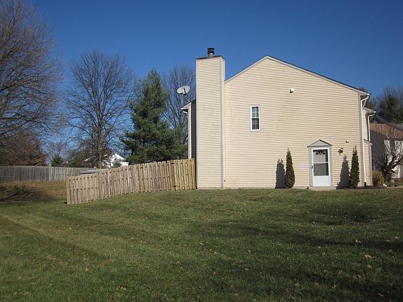 3rd image of 1318 Stockett Sq