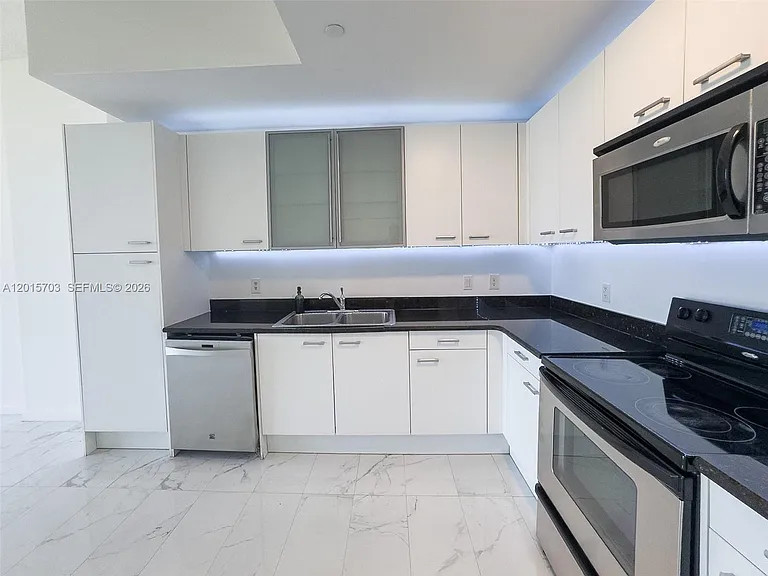 1350 NW 8th Ct #Penthouse 7 — Photo 8