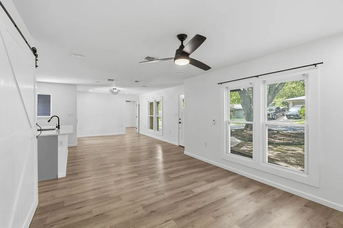 4 bed, 3.0 bath, 1499 sqft, $2,695 — Photo 3