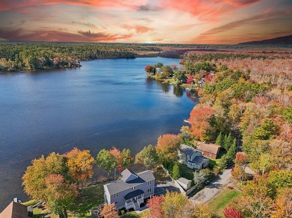81 Ocean Ave, Hanson, MA 02341