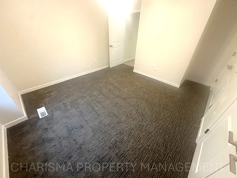32nd Street Condominiums — Photo 16