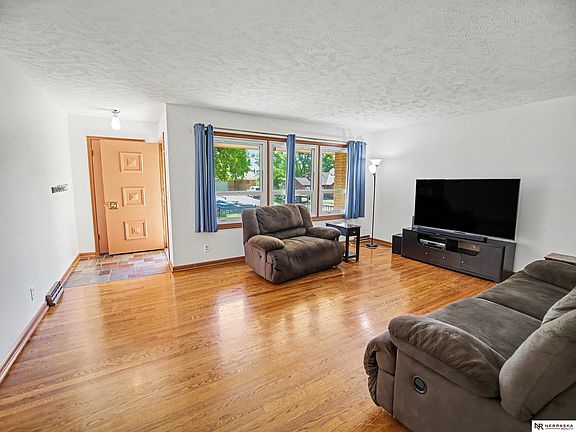 2nd image of 301 Glenhaven Dr