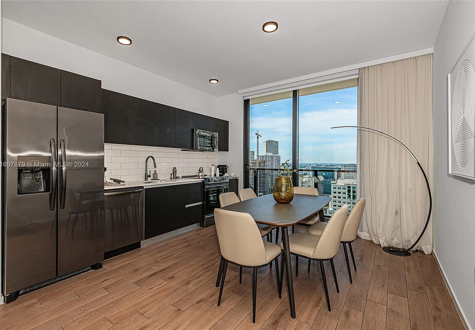 3 bed, 1150 sqft, $7,900 — Photo 2
