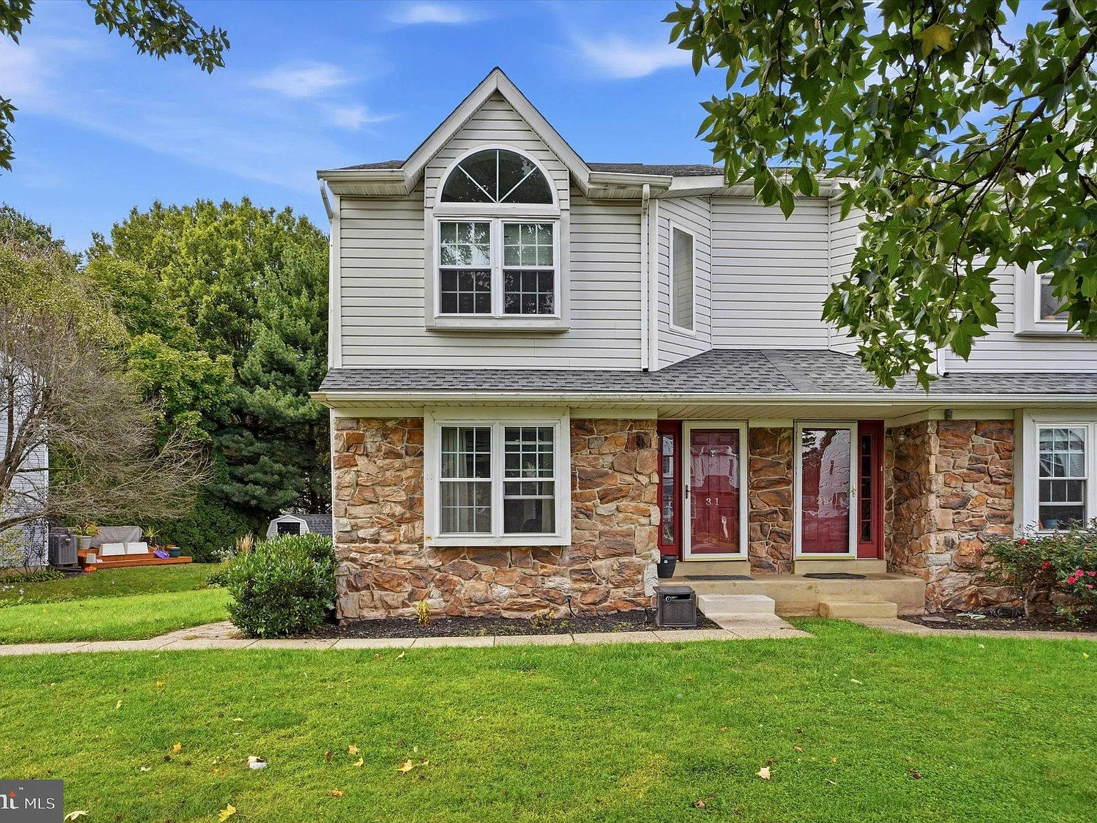 3 bed, 2.5 bath, 2014 sqft, $3,500 — Photo 1
