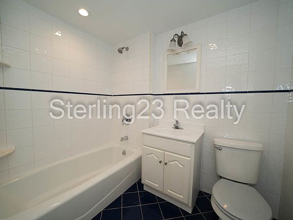 4th image of 2821 Astoria Blvd Penthouse 2R