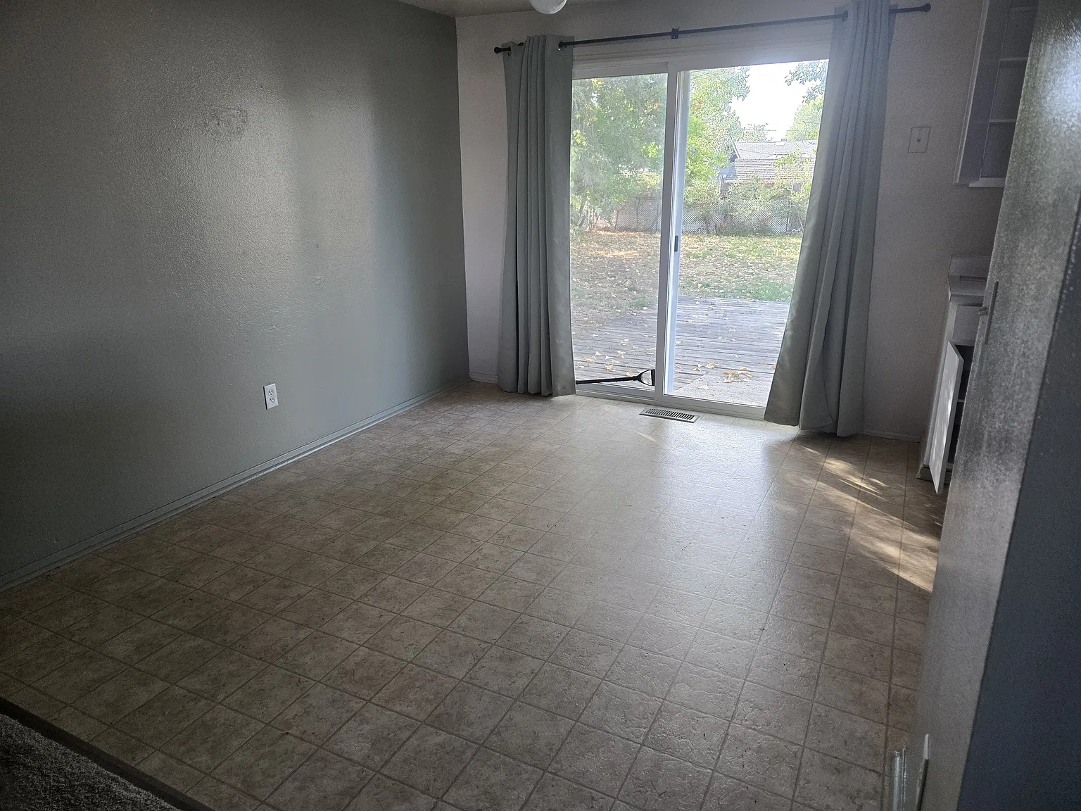 3 bed, 1.5 bath, 1300 sqft, $1,800 — Photo 4