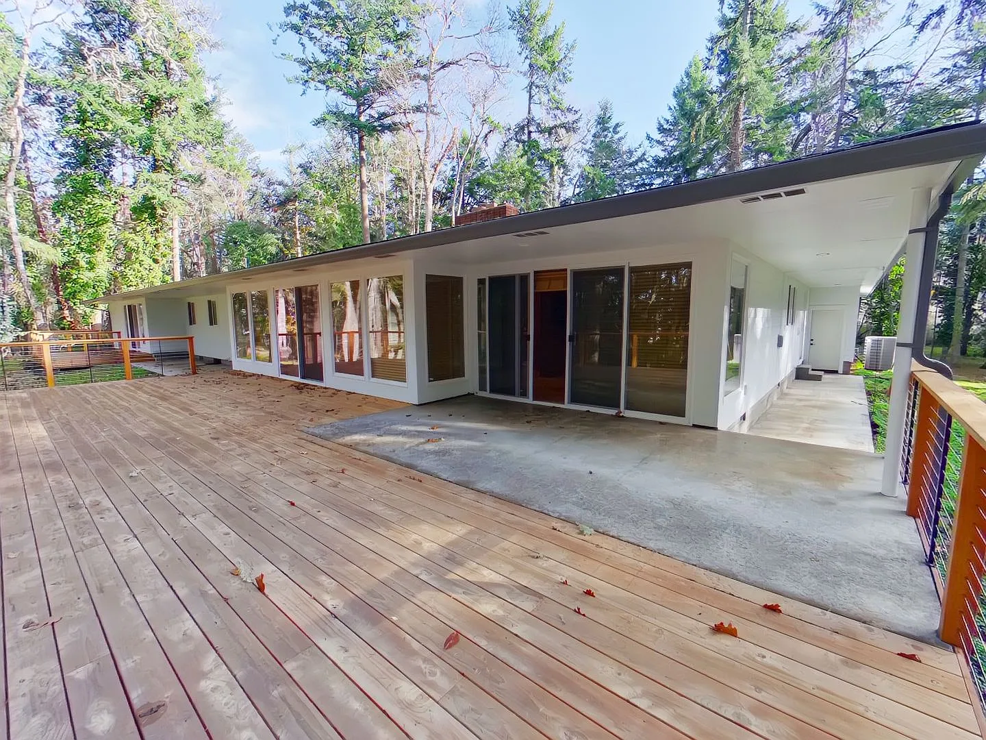 Large Beautiful Home in the Hills — Photo 2