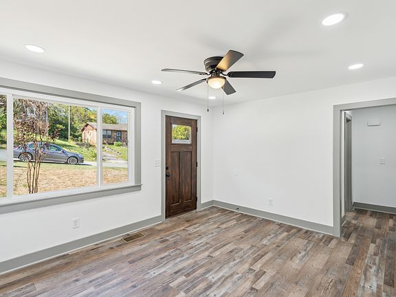 4th image of 2629 Combs Dr
